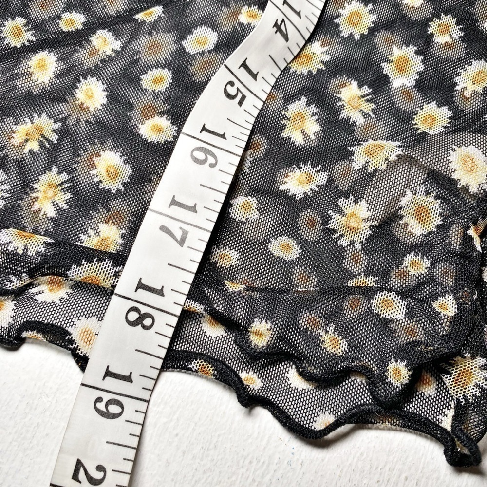 Gaze Knit Mesh Daisy Long Sleeve Crop Top - Picture 11 of 12